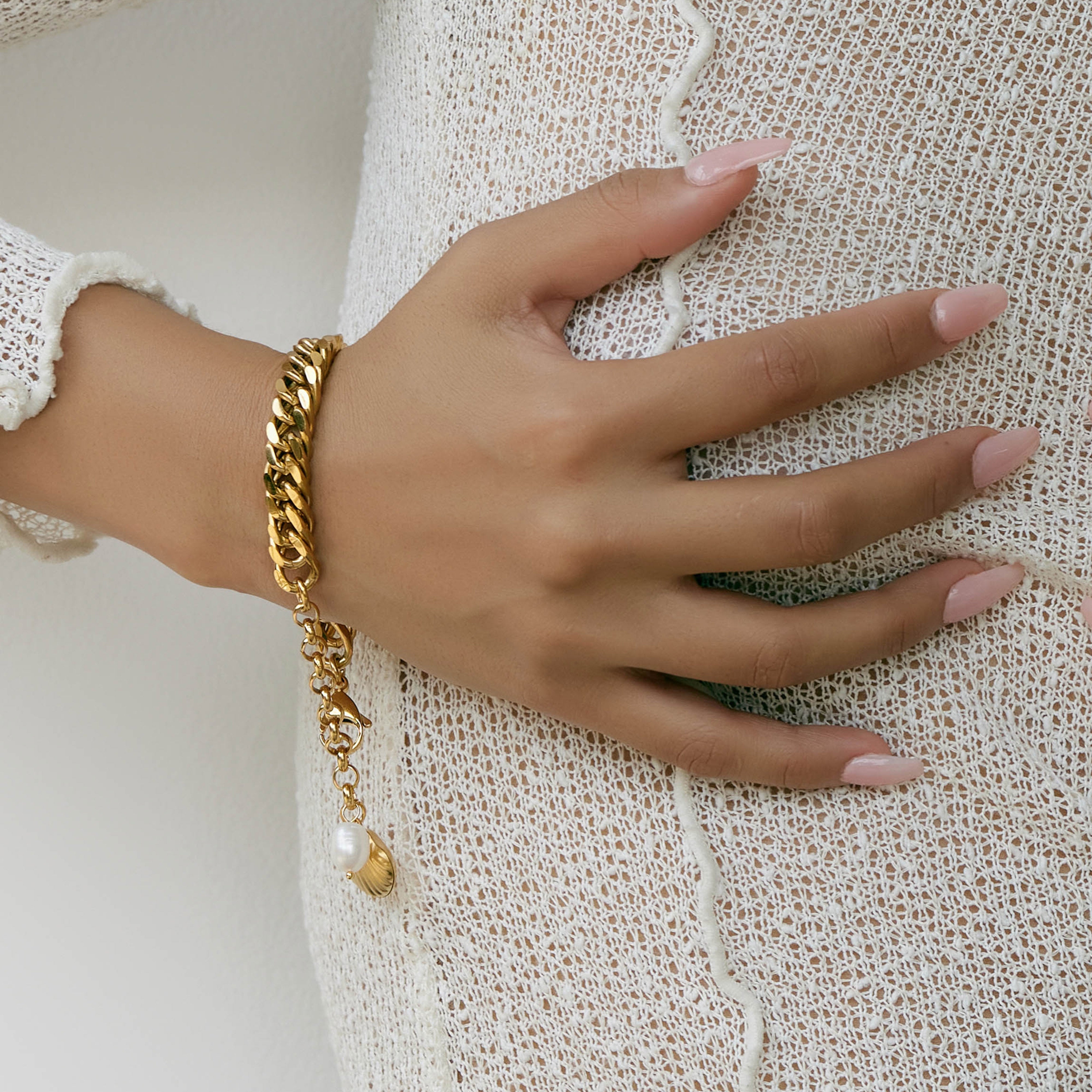 Sanur Seashell Cuban Chain Bracelet in 18K Gold Plated