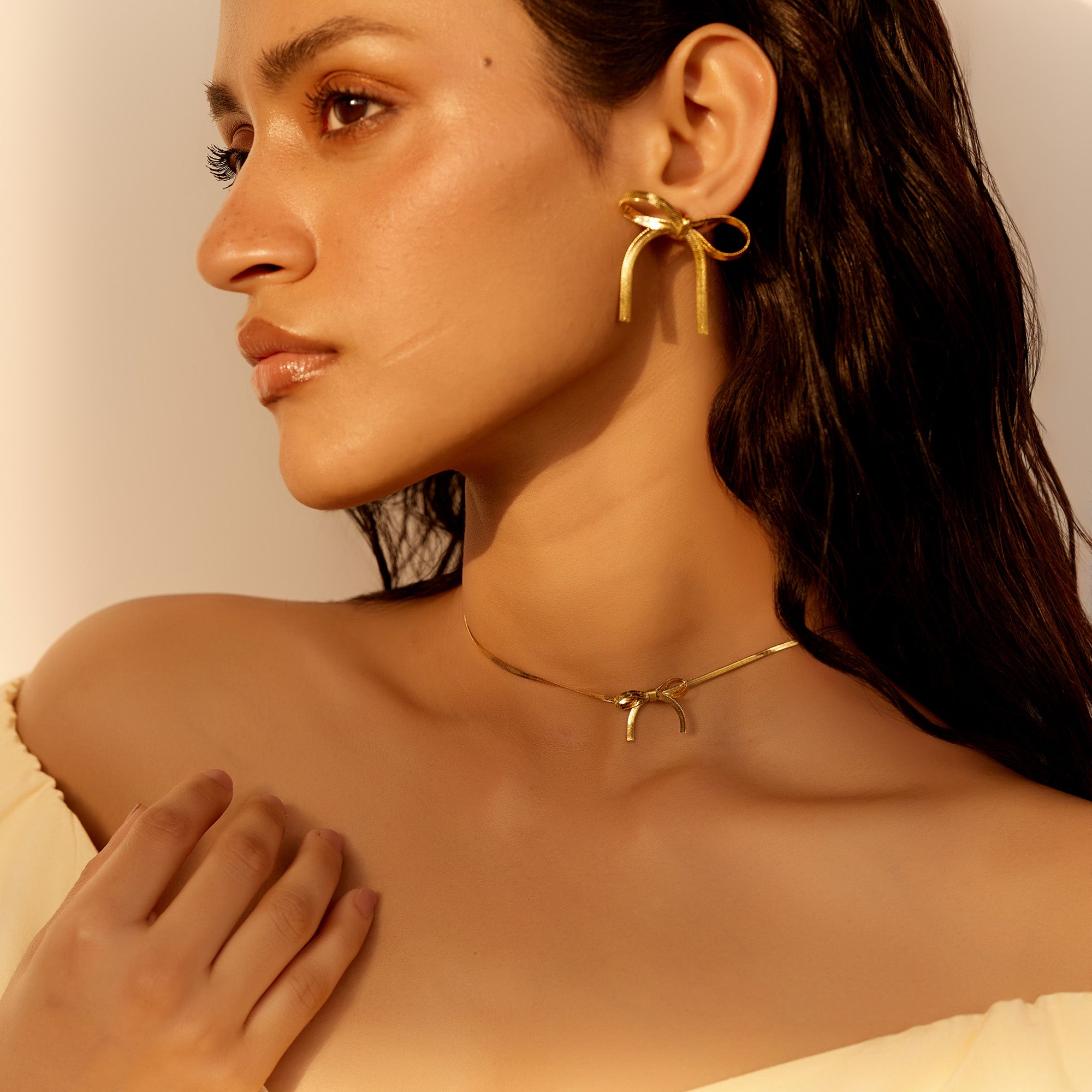 Holly Bow Choker in 18K Gold Plated