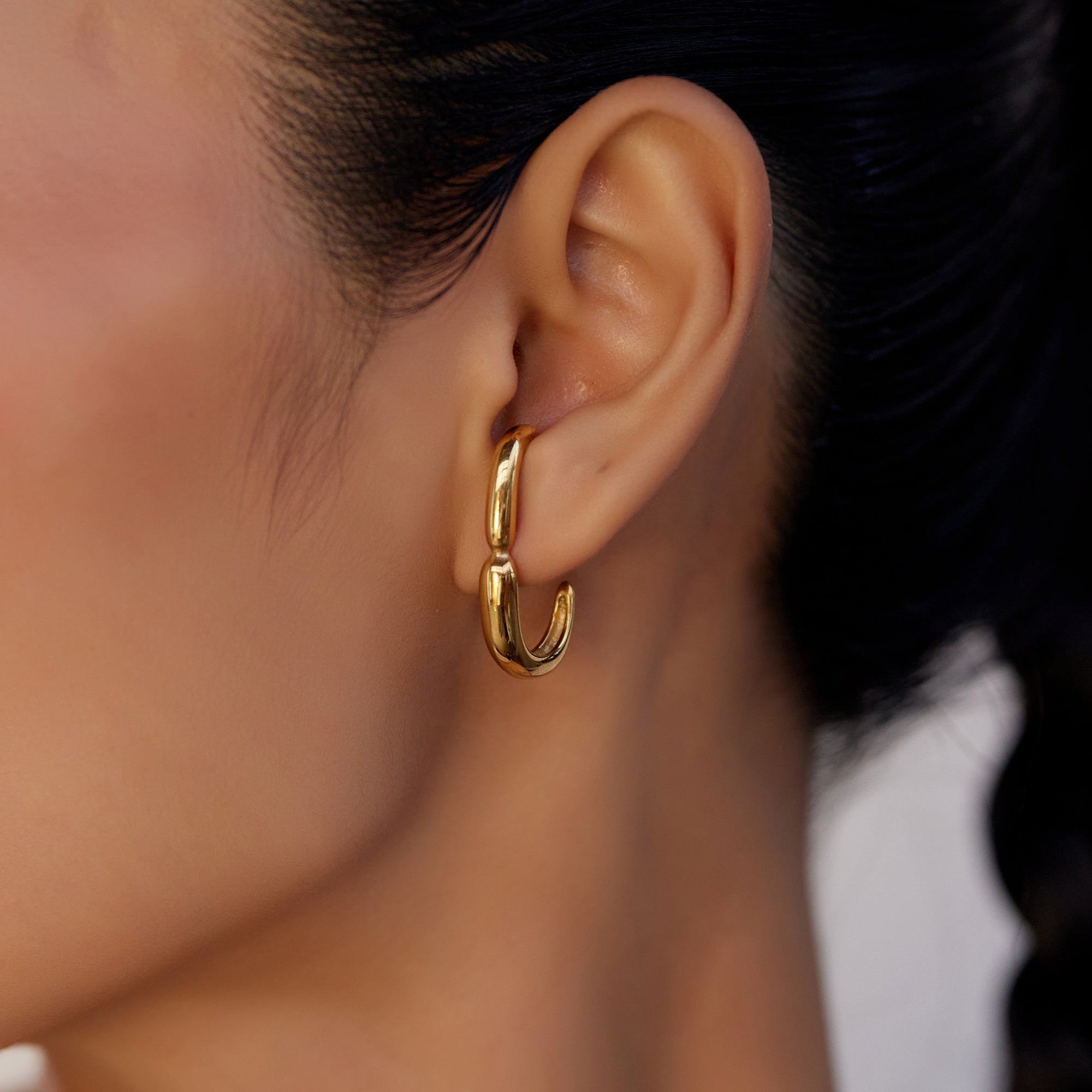 Lina Curve Earrings in 18K Gold Plated