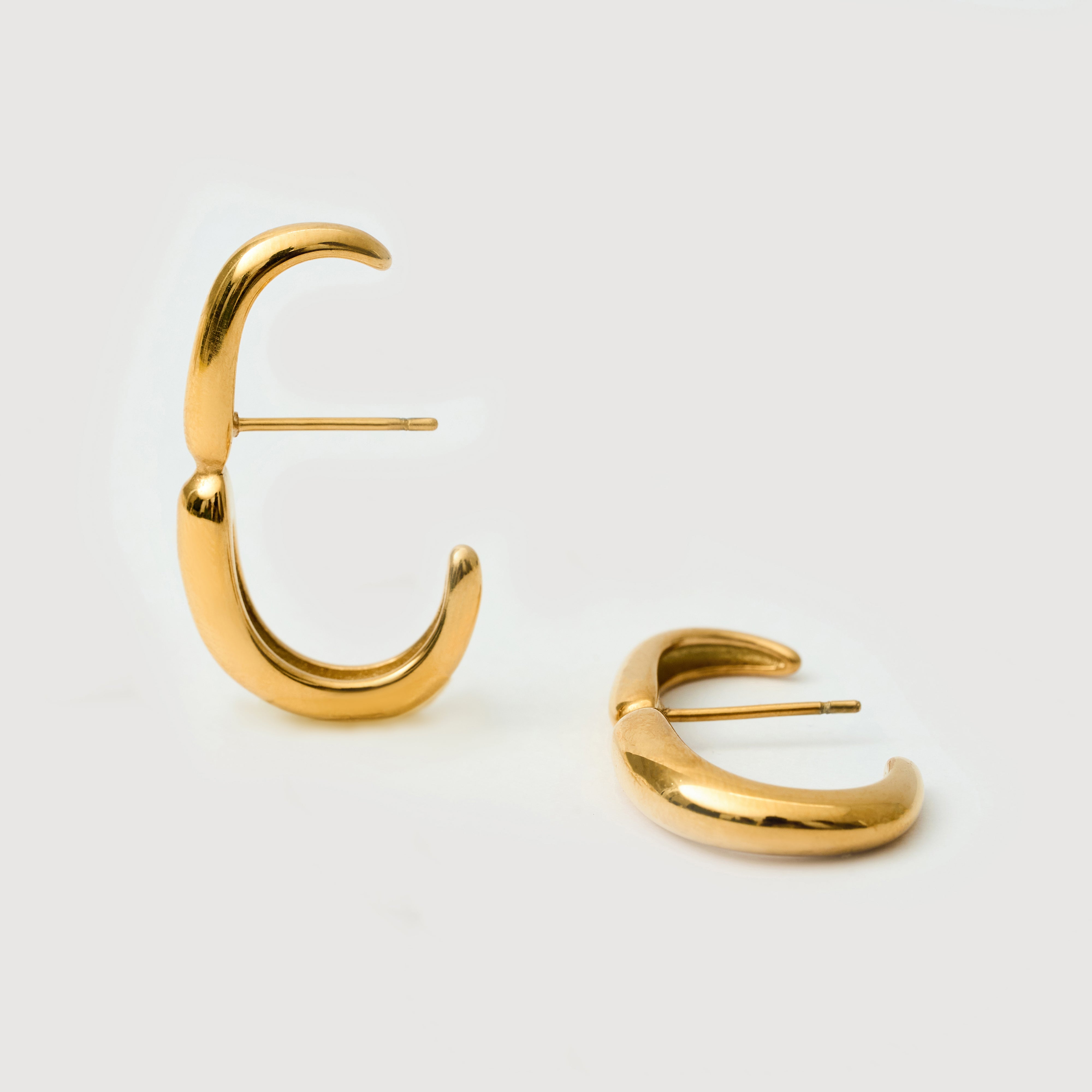 Lina Curve Earrings in 18K Gold Plated