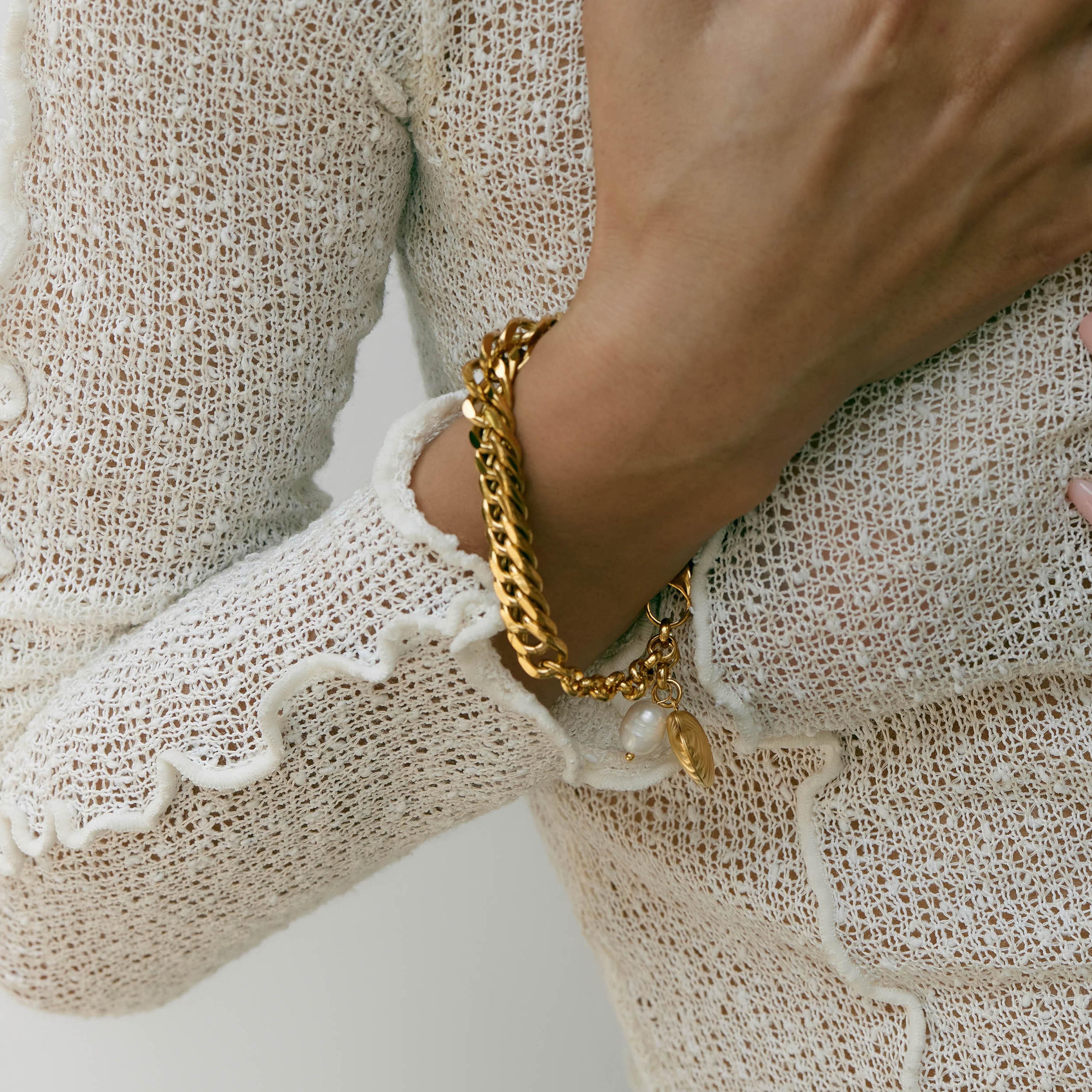 Sanur Seashell Cuban Chain Bracelet in 18K Gold Plated