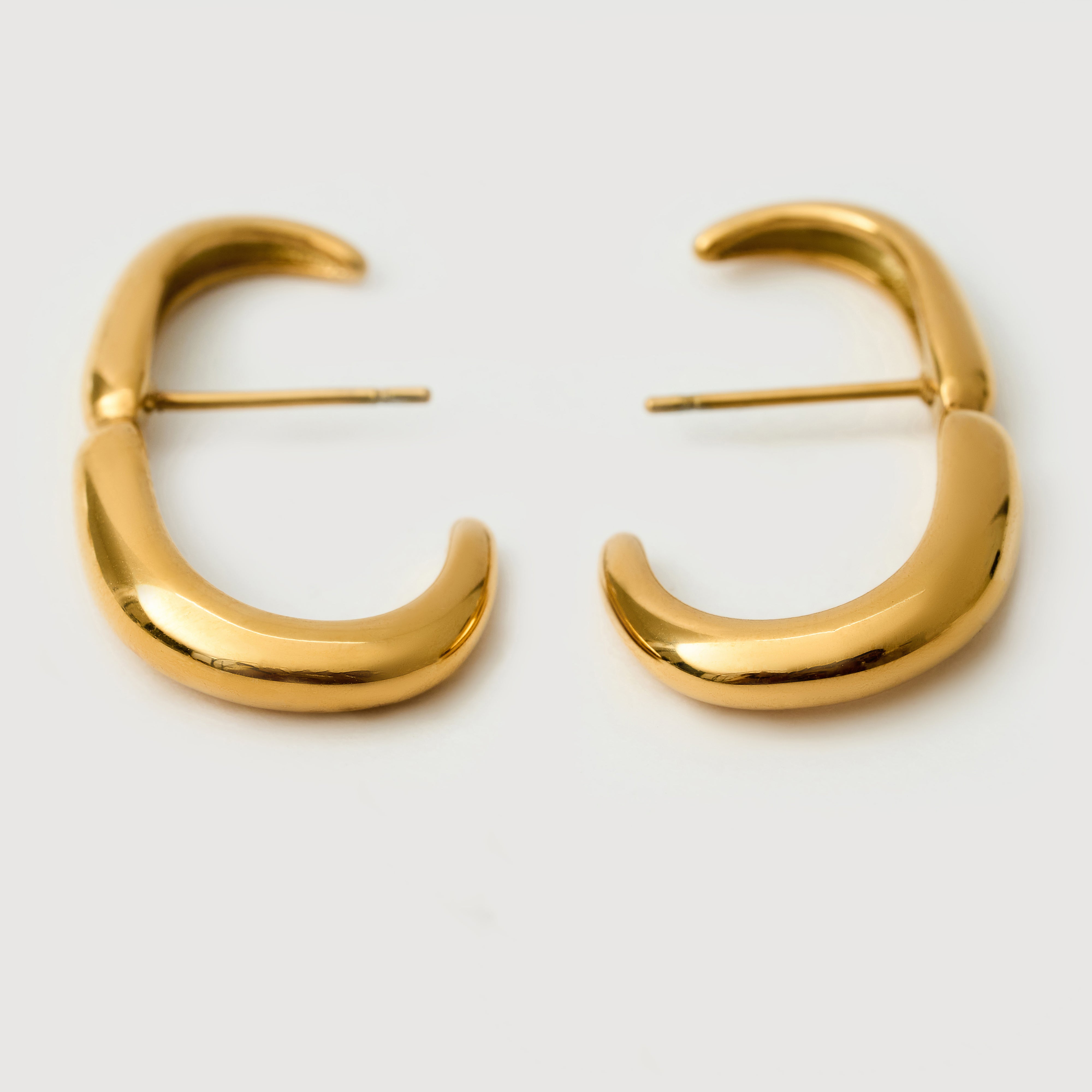 Lina Curve Earrings in 18K Gold Plated