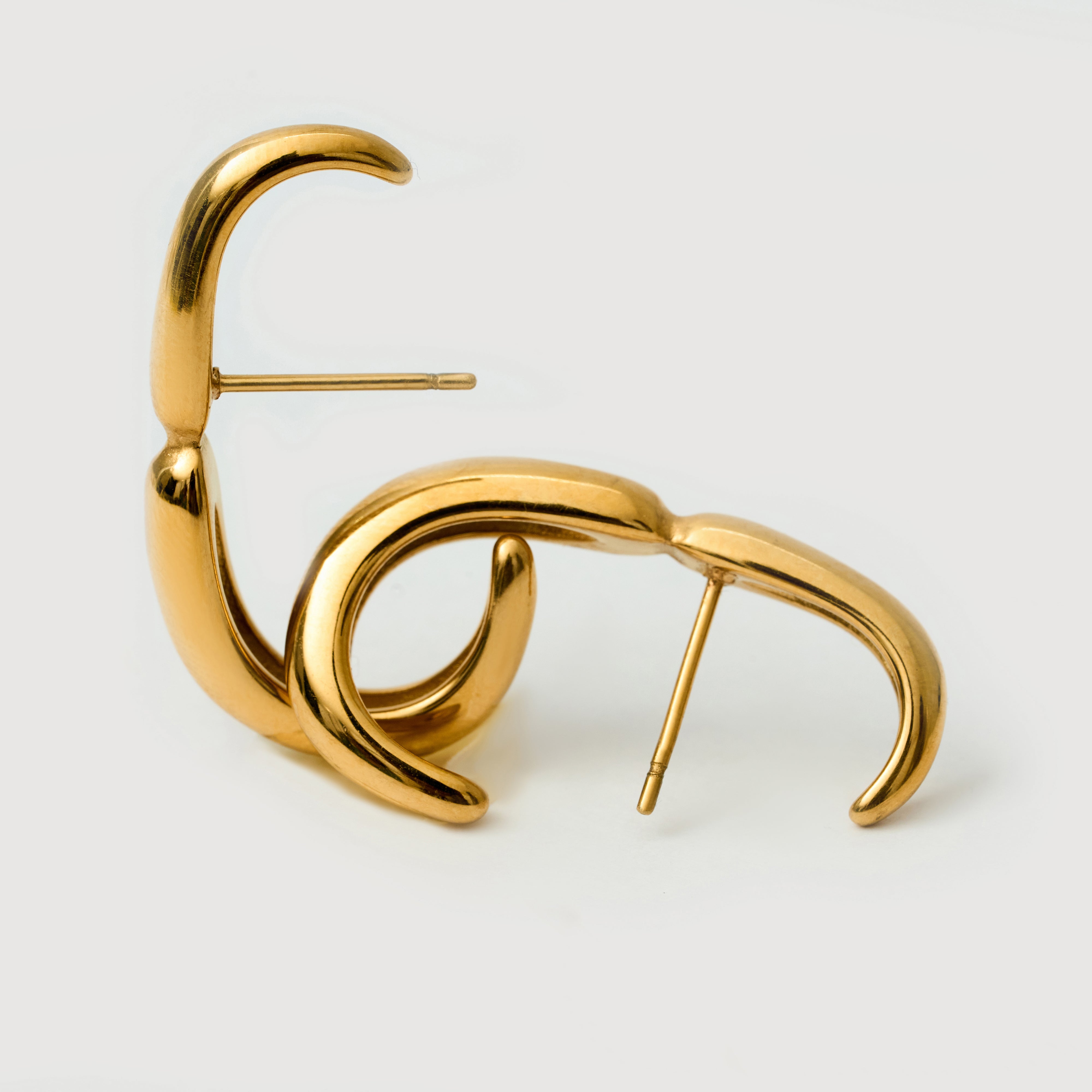 Lina Curve Earrings in 18K Gold Plated