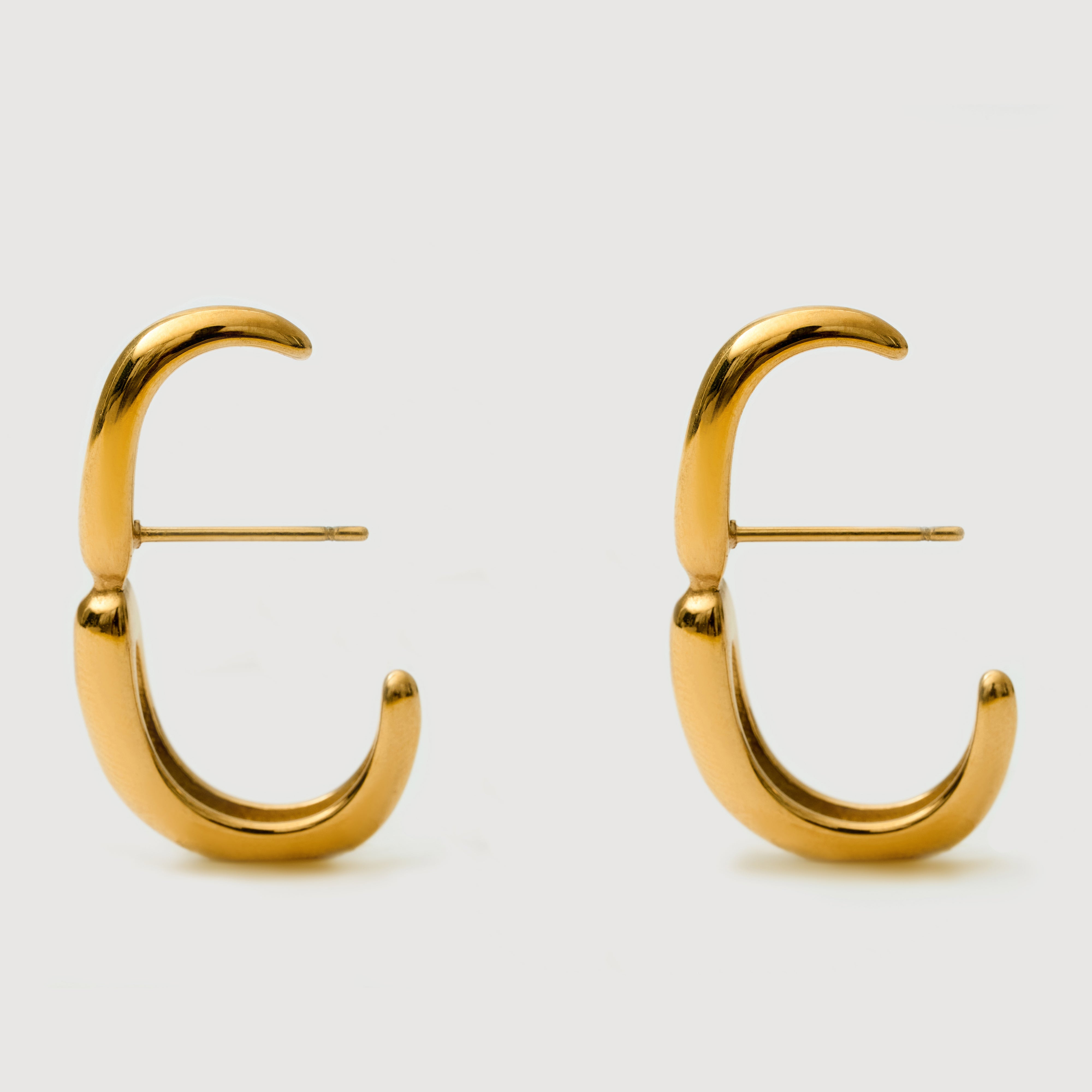 Lina Curve Earrings in 18K Gold Plated