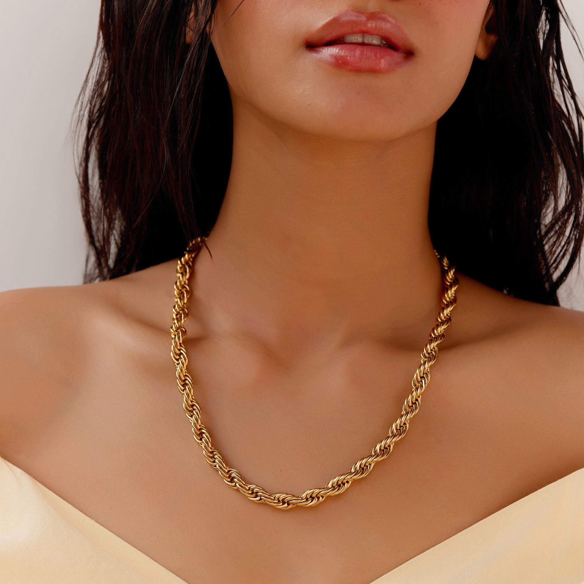 Meghan Interlock Necklace in 18K Gold Plated