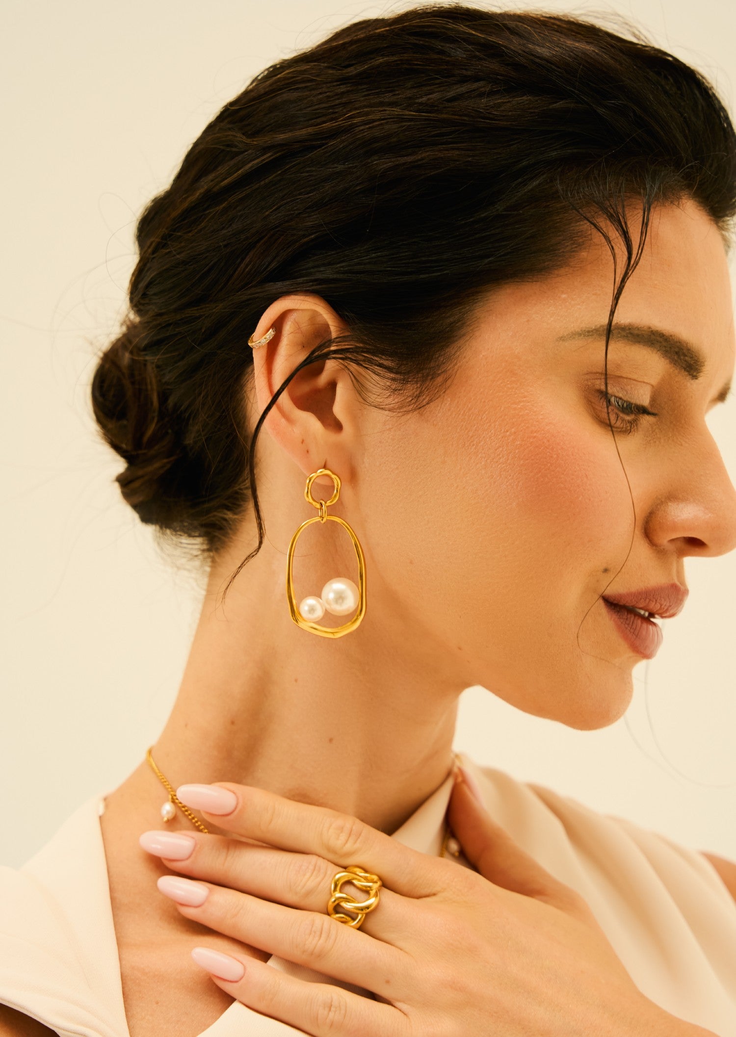 Yara Orbit Pearl Earrings