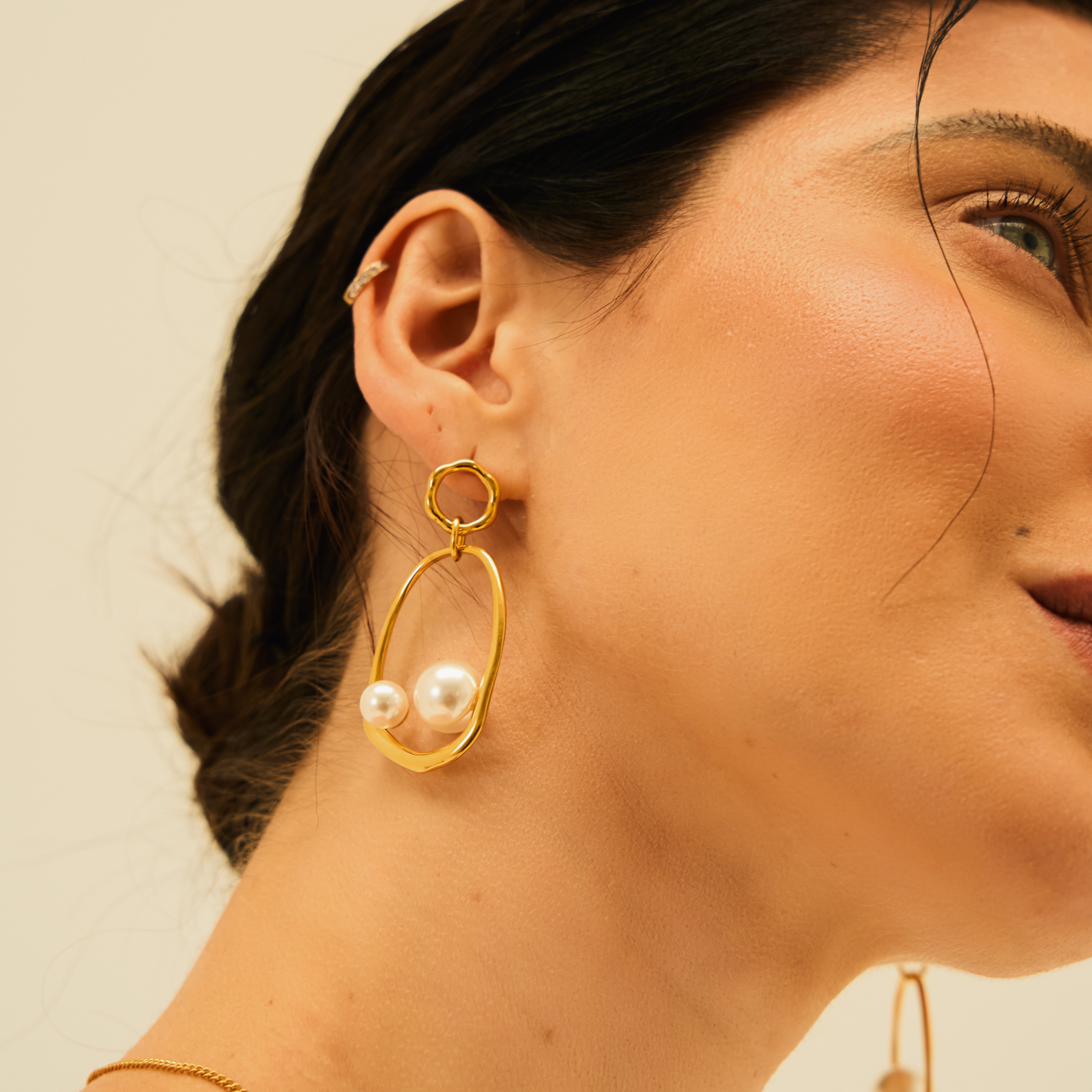 Yara Orbit Pearl Earrings