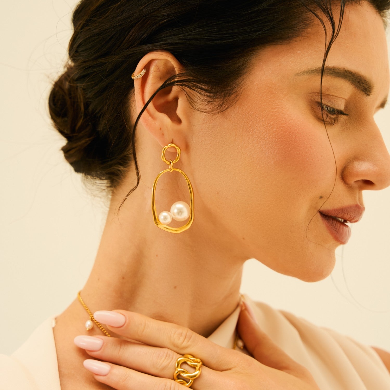 Yara Orbit Pearl Earrings