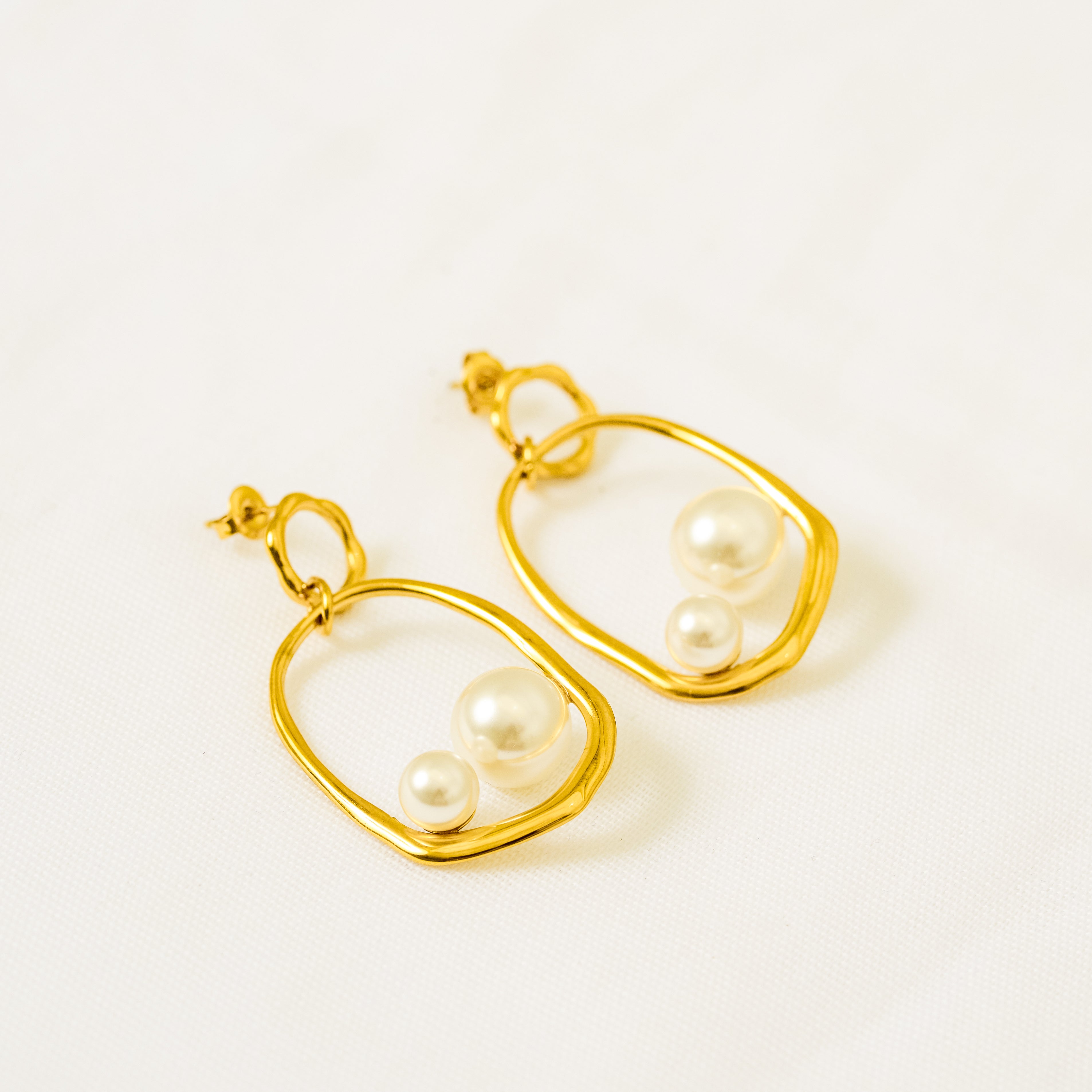Yara Orbit Pearl Earrings