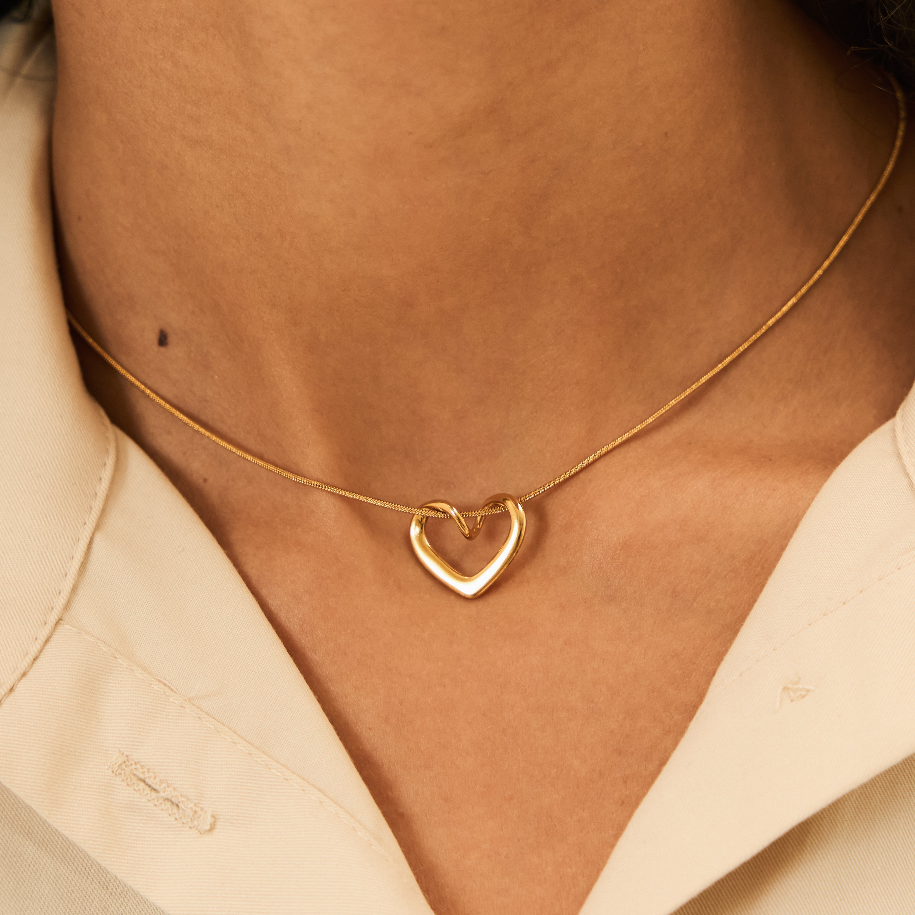 Paloma Pendant Necklace in 18K Gold Plated