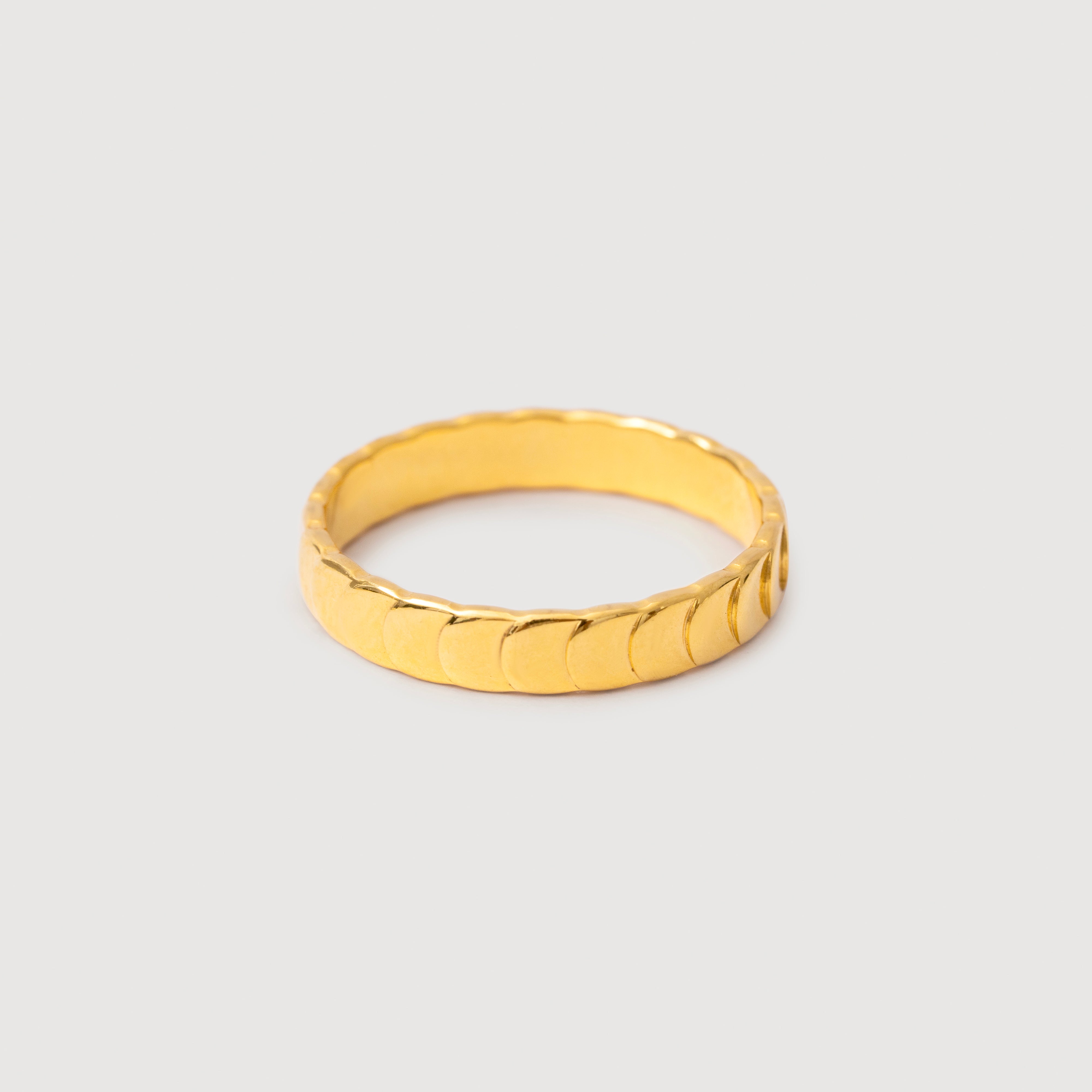 Deema Wave Ring in 18K Gold Plated