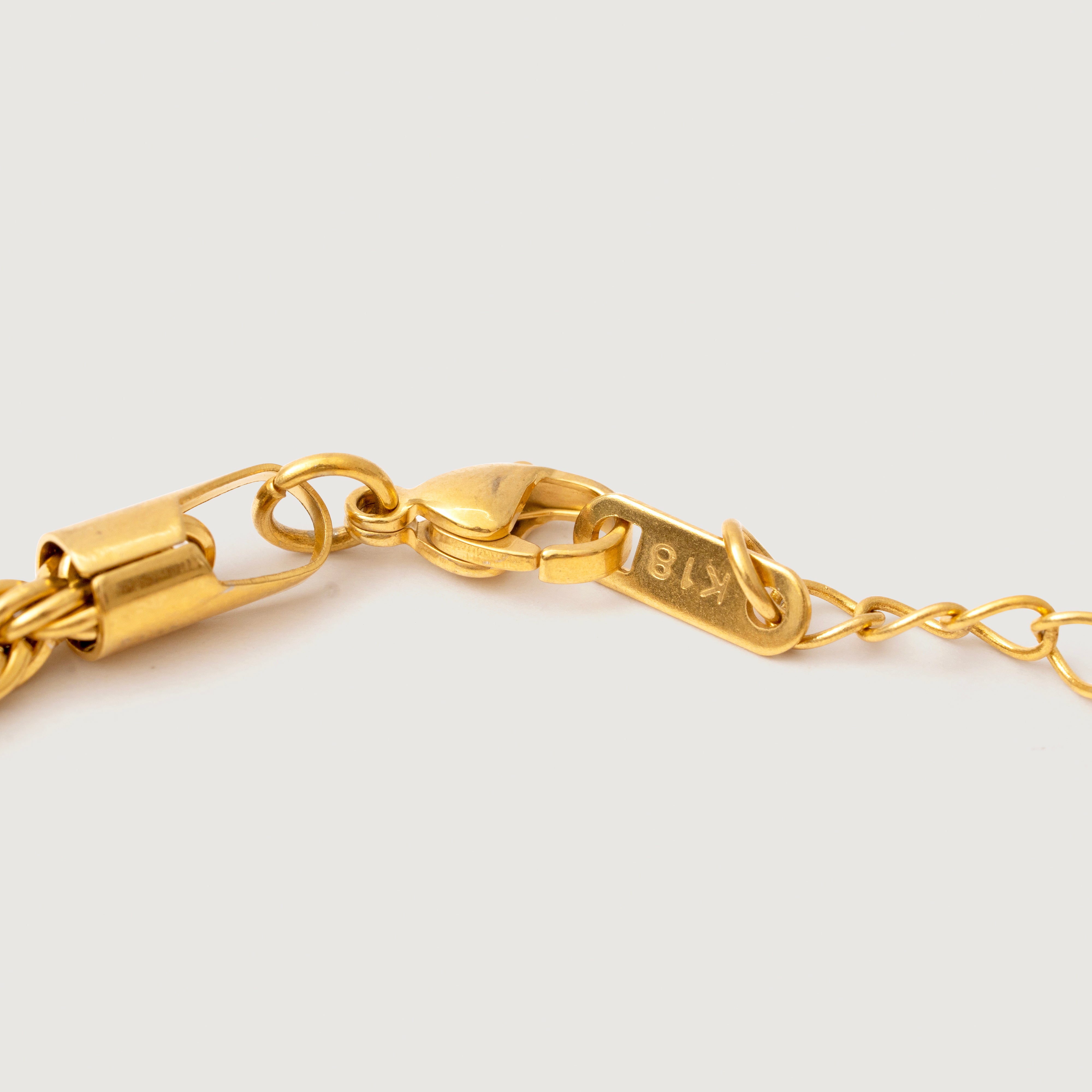 Meghan Interlock Necklace in 18K Gold Plated