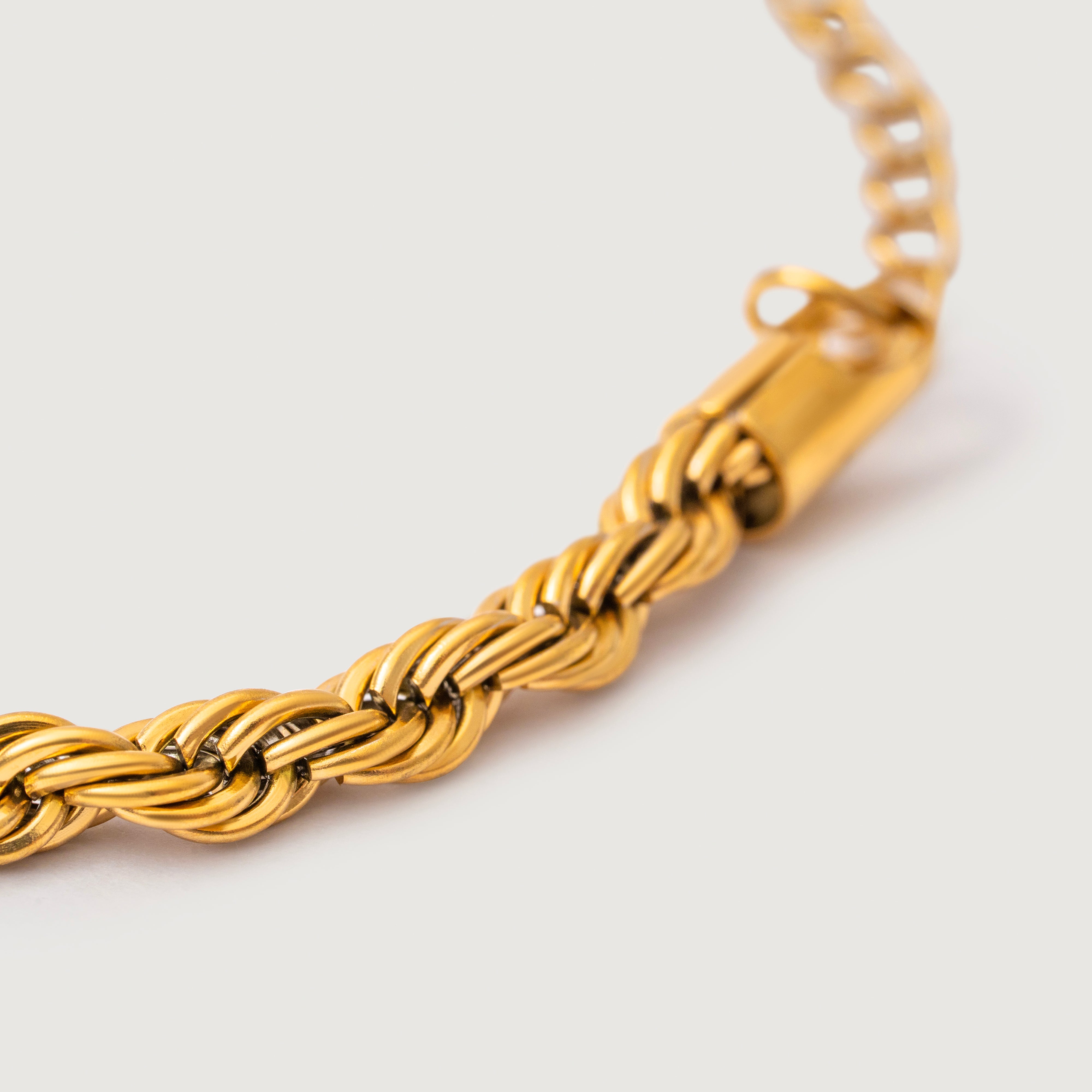 Meghan Interlock Necklace in 18K Gold Plated