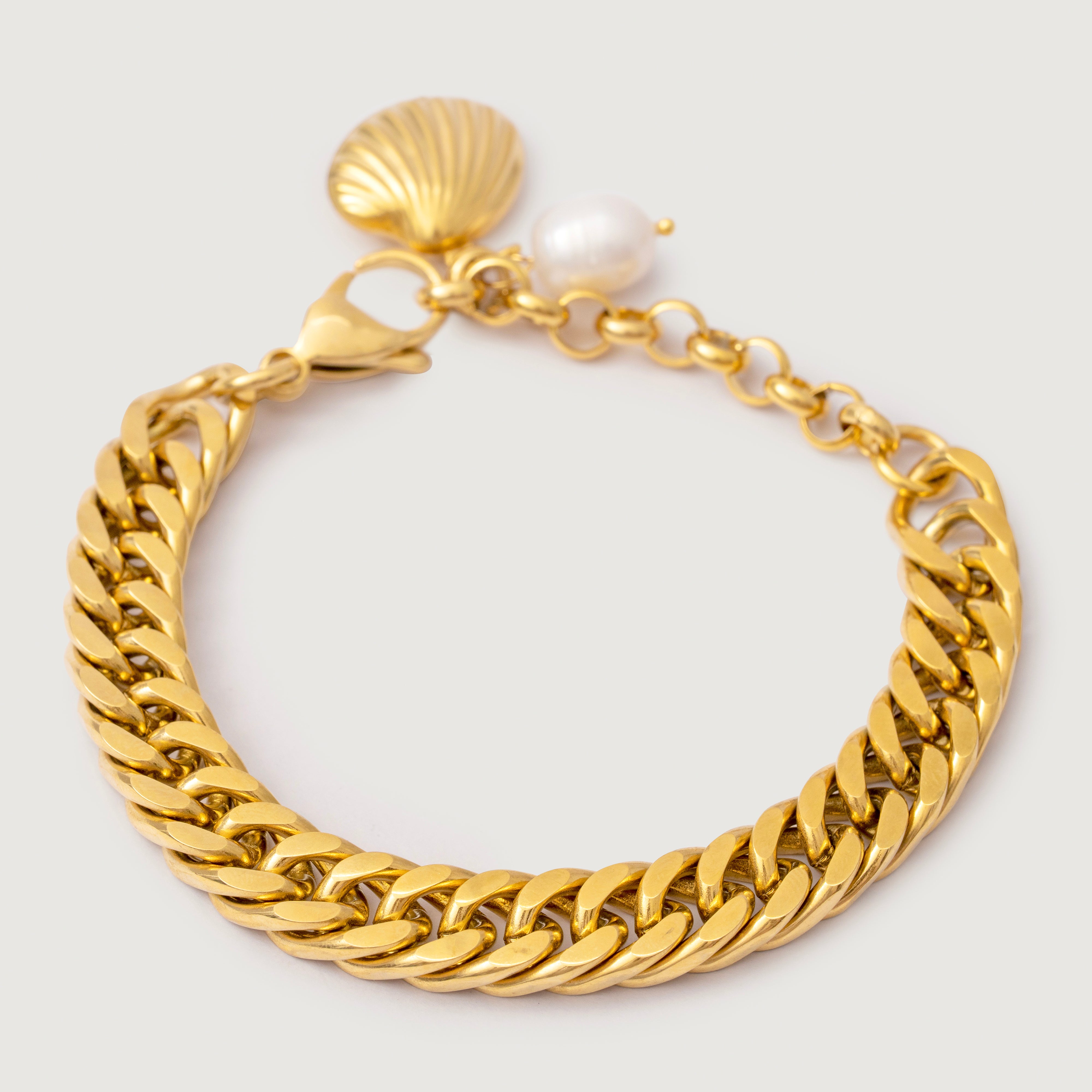 Sanur Seashell Cuban Chain Bracelet in 18K Gold Plated