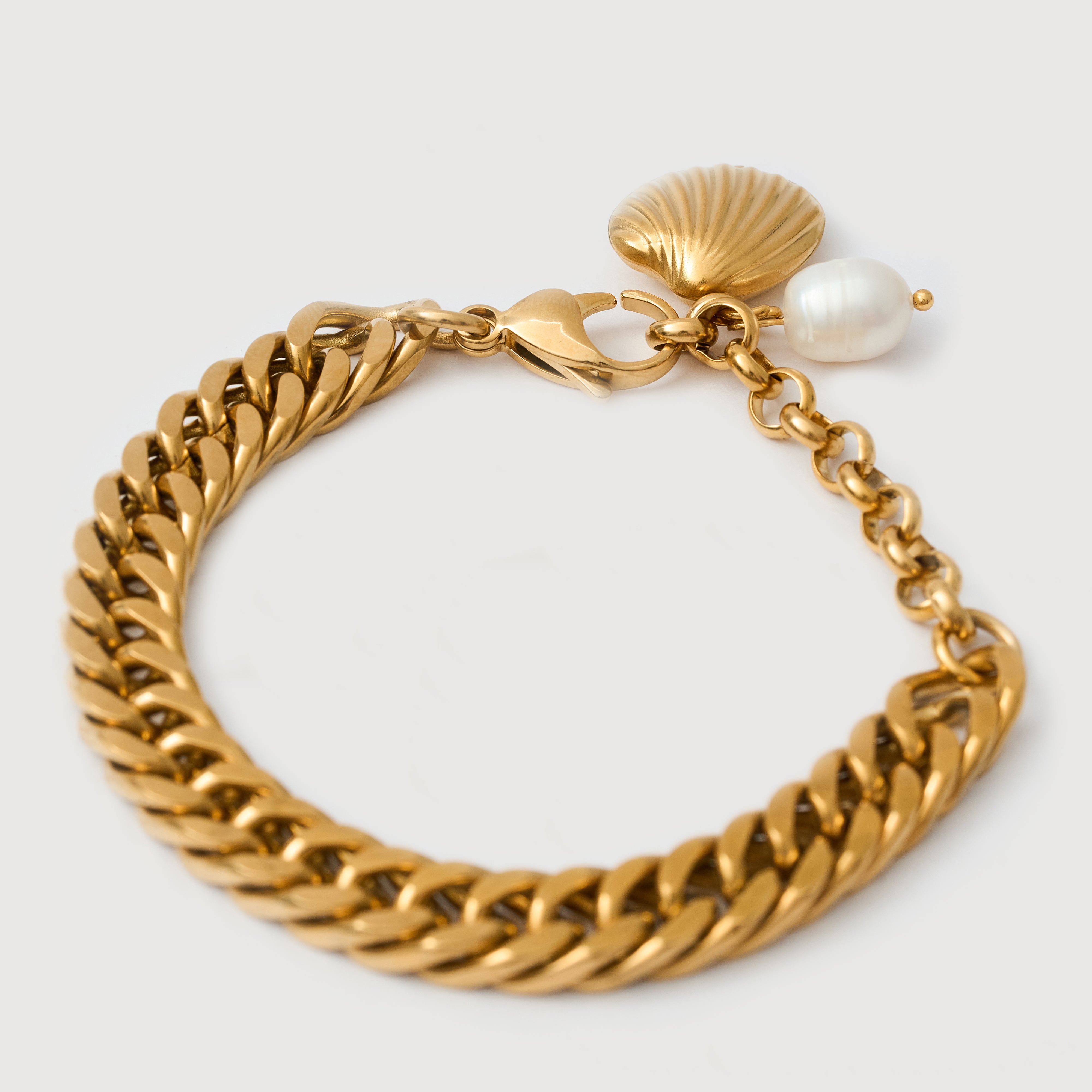 Sanur Seashell Cuban Chain Bracelet in 18K Gold Plated