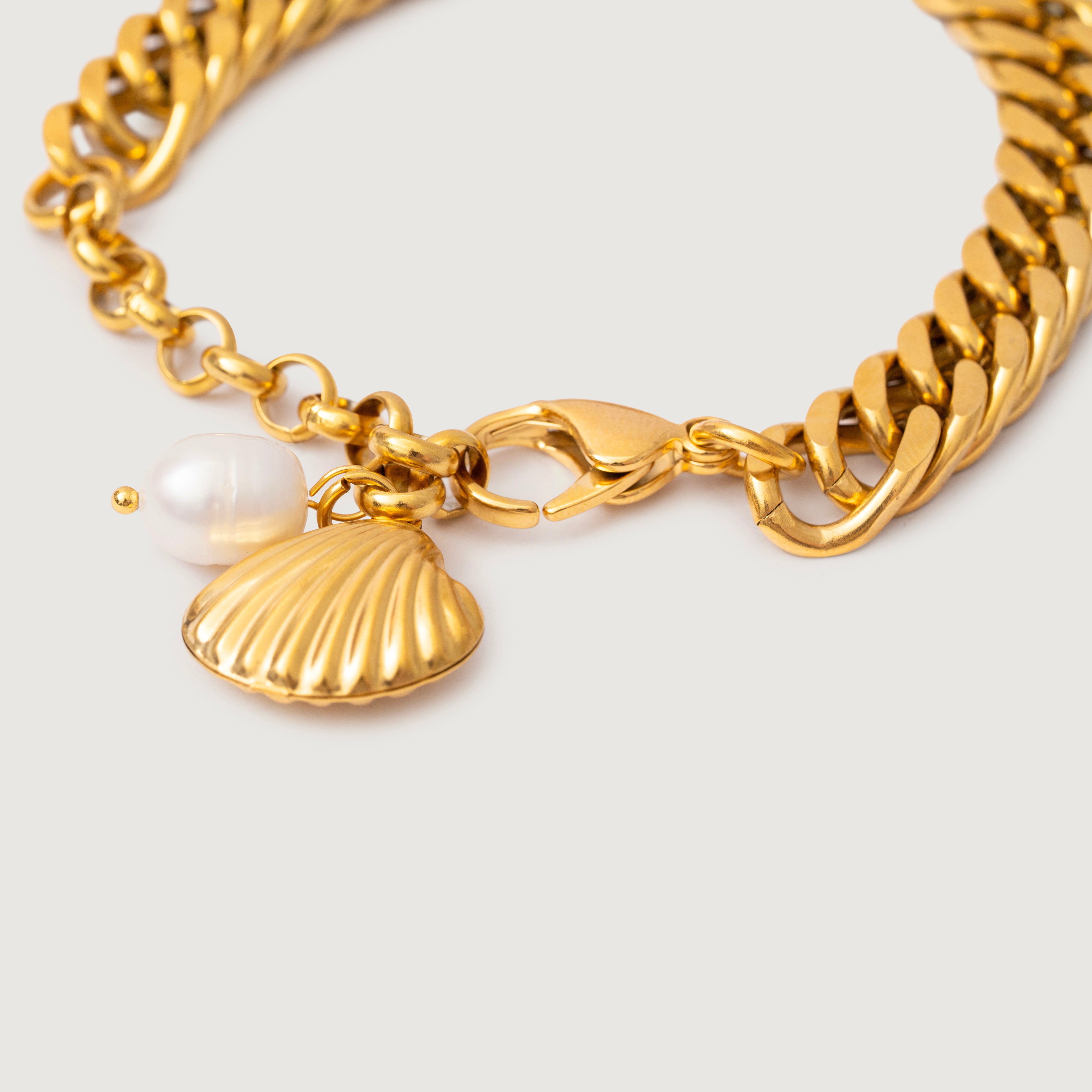 Sanur Seashell Cuban Chain Bracelet in 18K Gold Plated