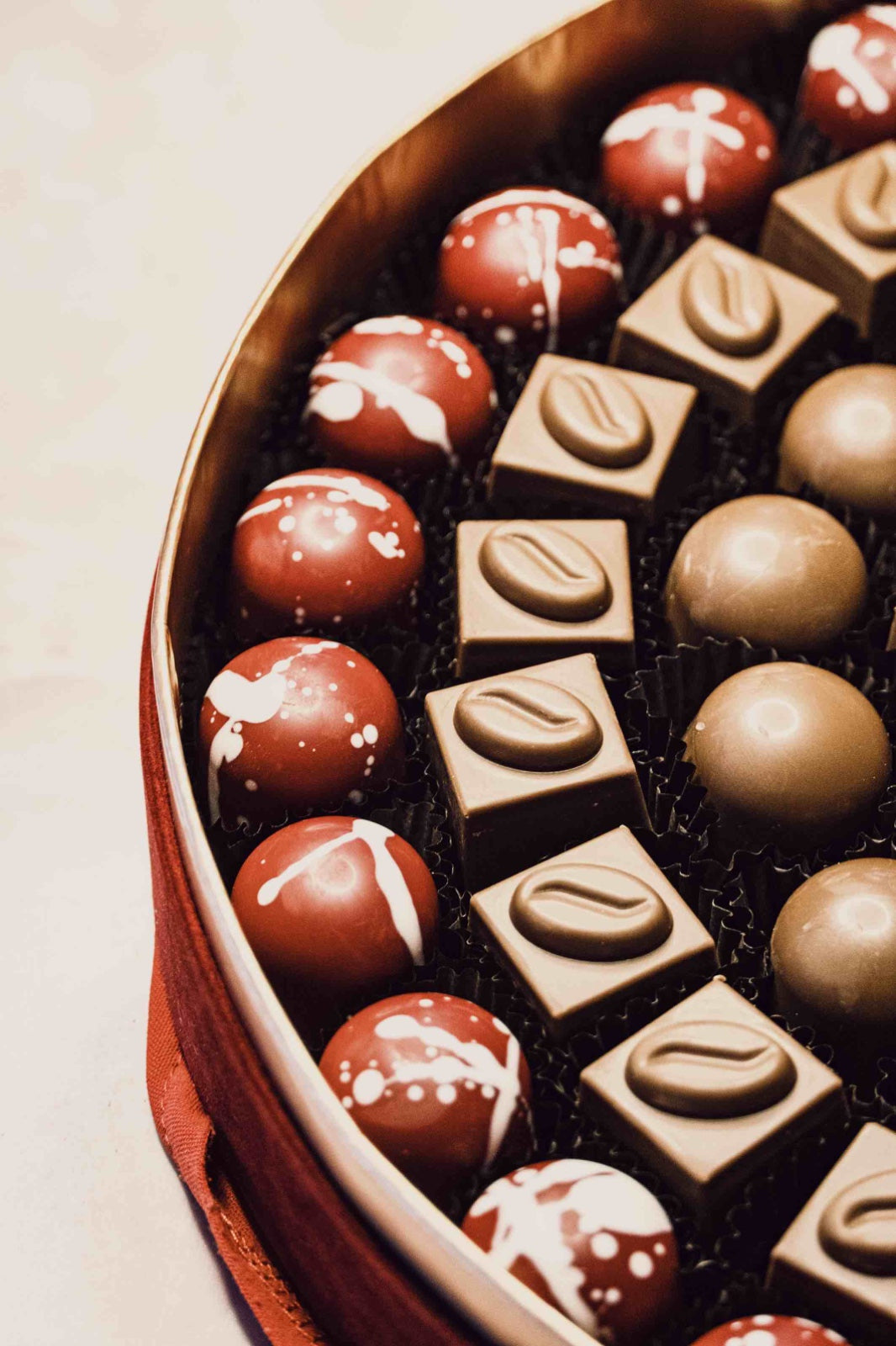 Vocca x Noya - Cuddle Chocolate Box & Paloma Pendant Necklace - 001